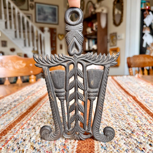Vintage Wilton Cast Iron Broomstick Kitchen Trivet / Cauldron Stand