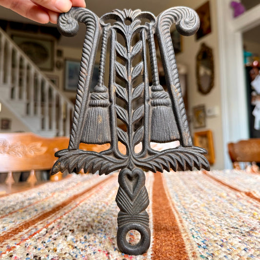 Vintage Wilton Cast Iron Broomstick Kitchen Trivet / Cauldron Stand
