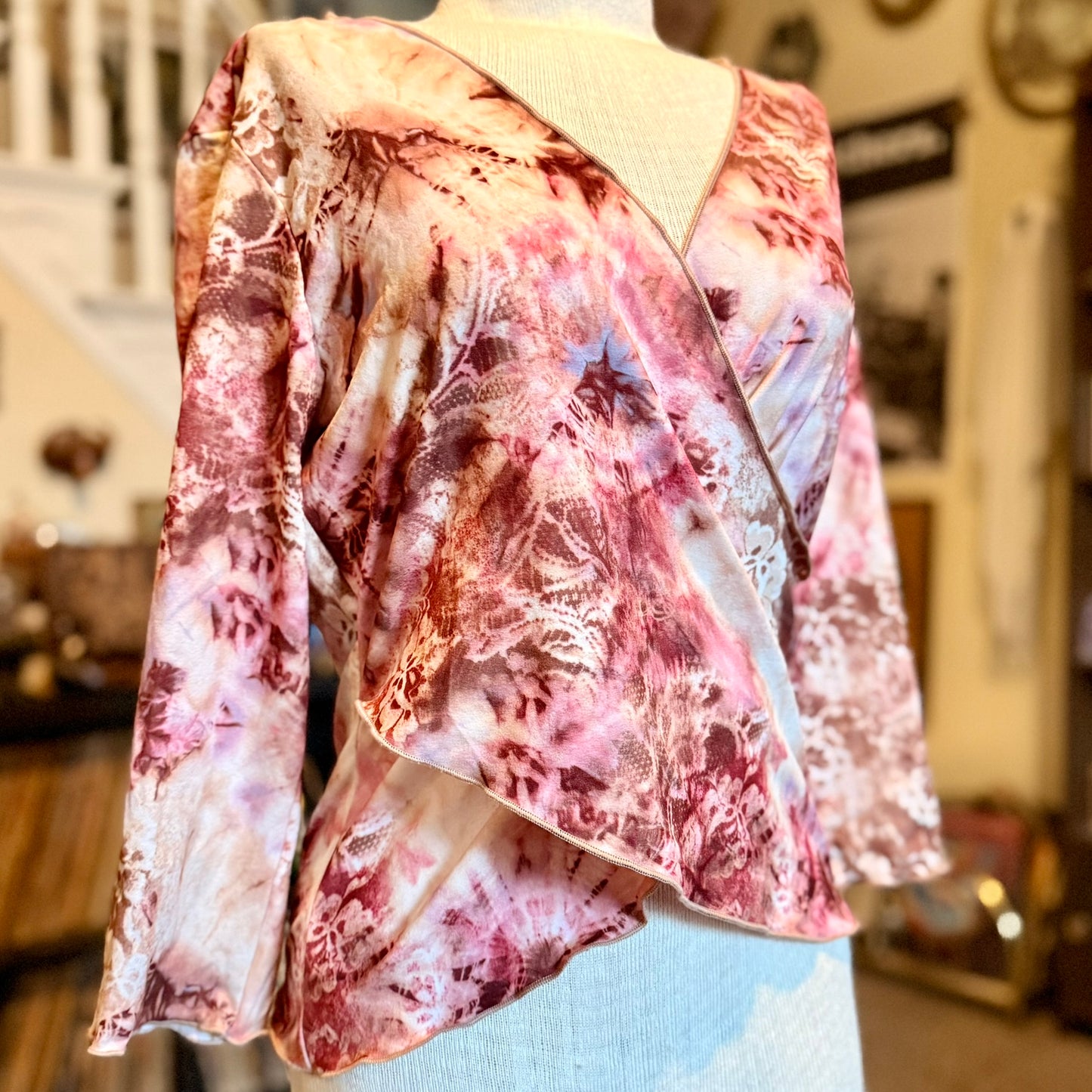 Vintage 90s / 2000s y2k Fashion Bug Floral Bell Sleeved Baby Doll Top