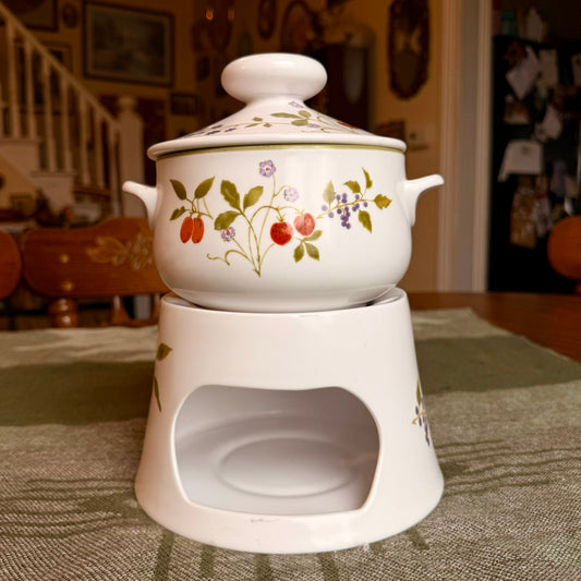 Noritake Progression Homecoming Fondue Pot, Berries n' Such Design