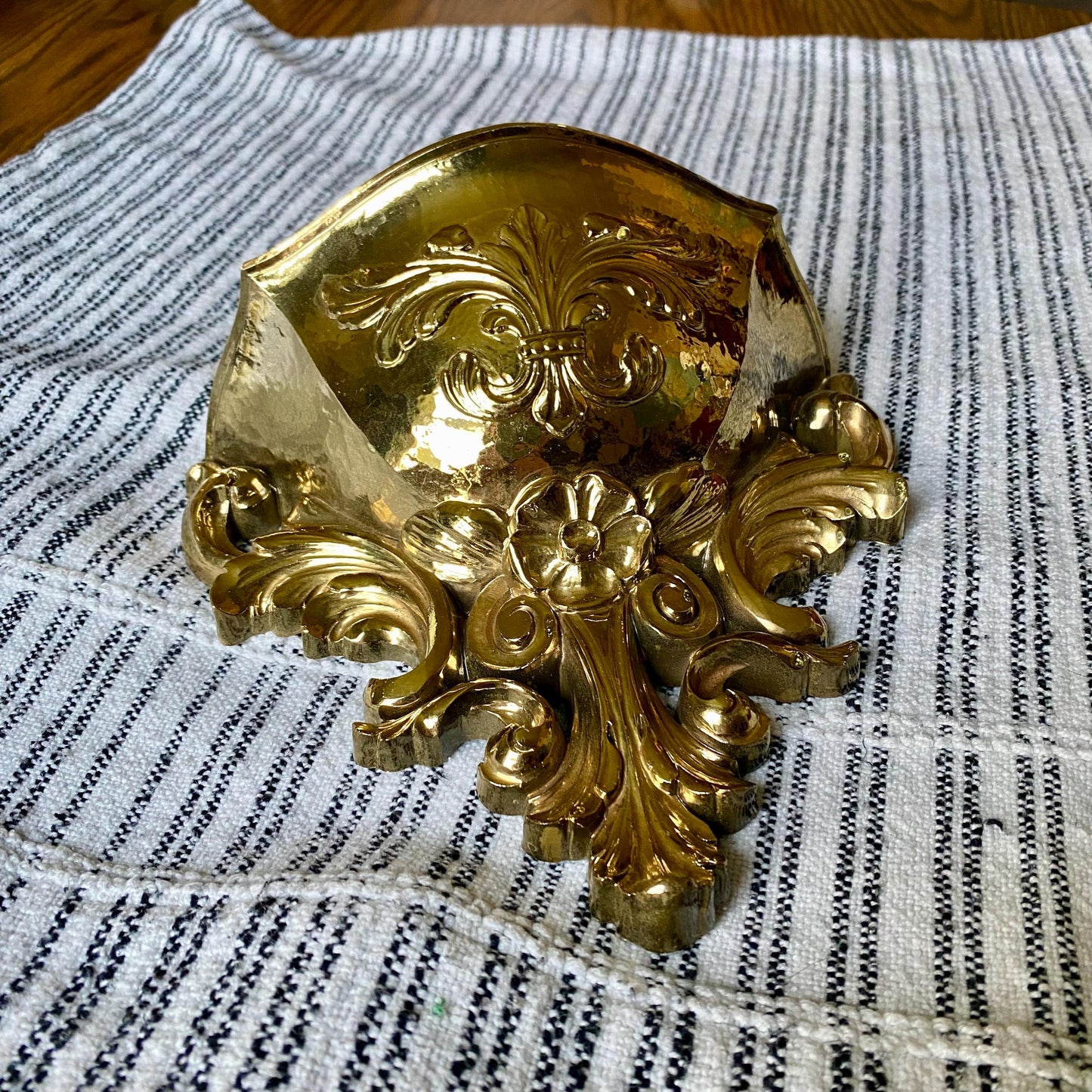 Vintage 1970's Ornate Acanthus Leaf Homco Golden Wall Pocket Planter
