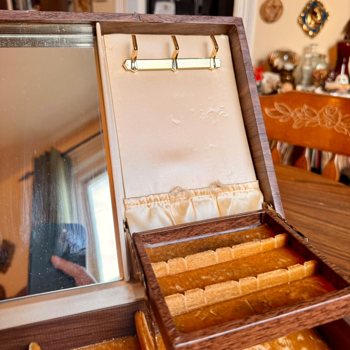 Vintage 1950’s Mele Style Jewelry Box Faux Wood Grain With Gold Velvet Lining