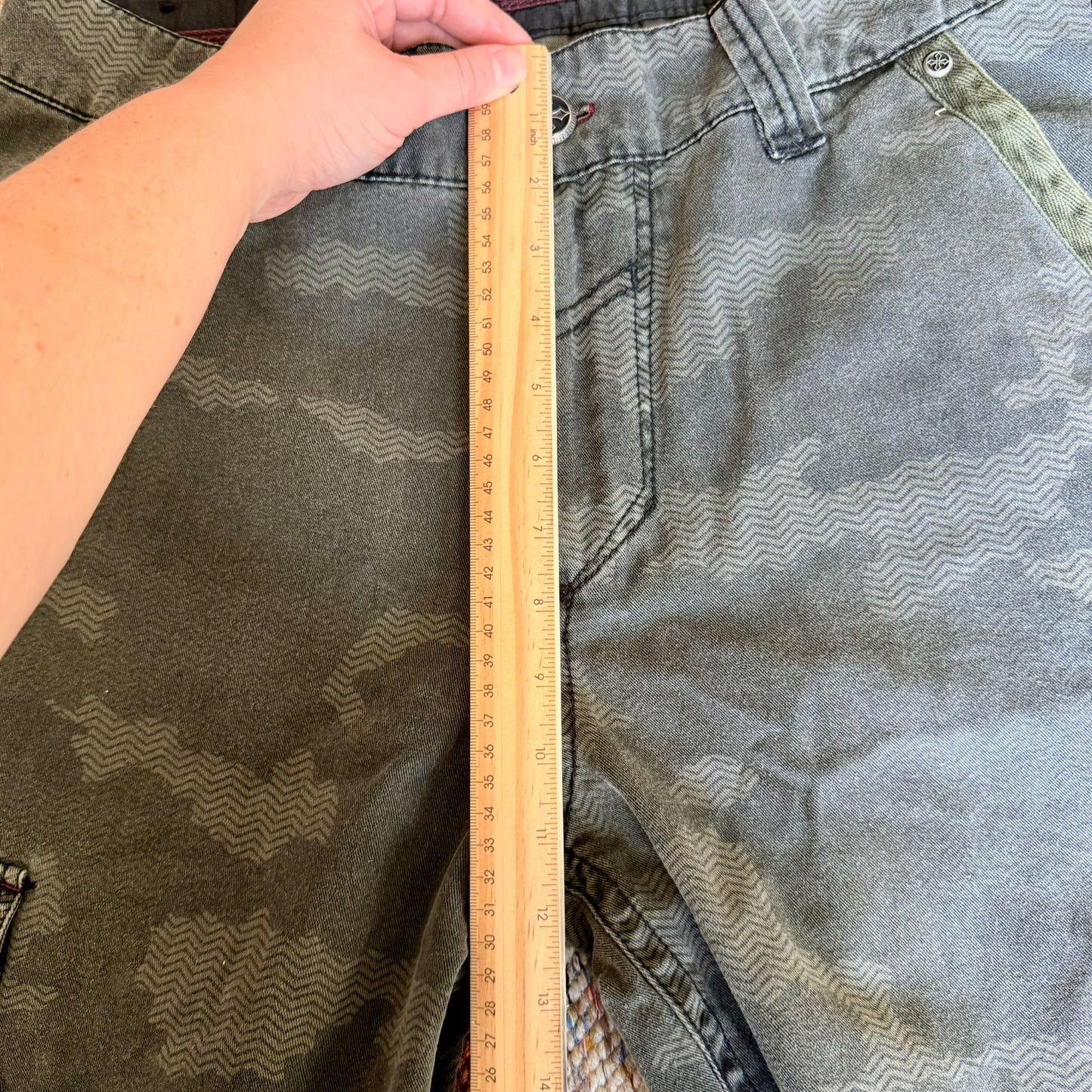 Vintage 90s / 2000s y2k Affliction Grunge Camo Cargo Shorts