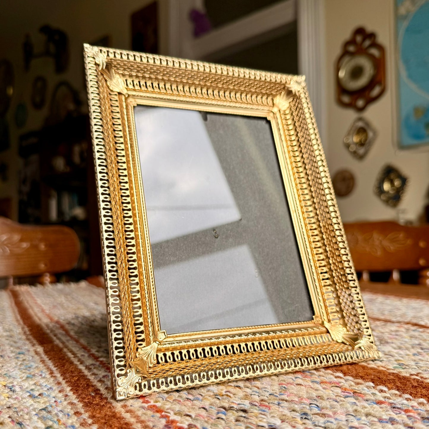 Vintage Hollywood Regency Mid-Century Modern Gold Metal Ornate Picture Frame