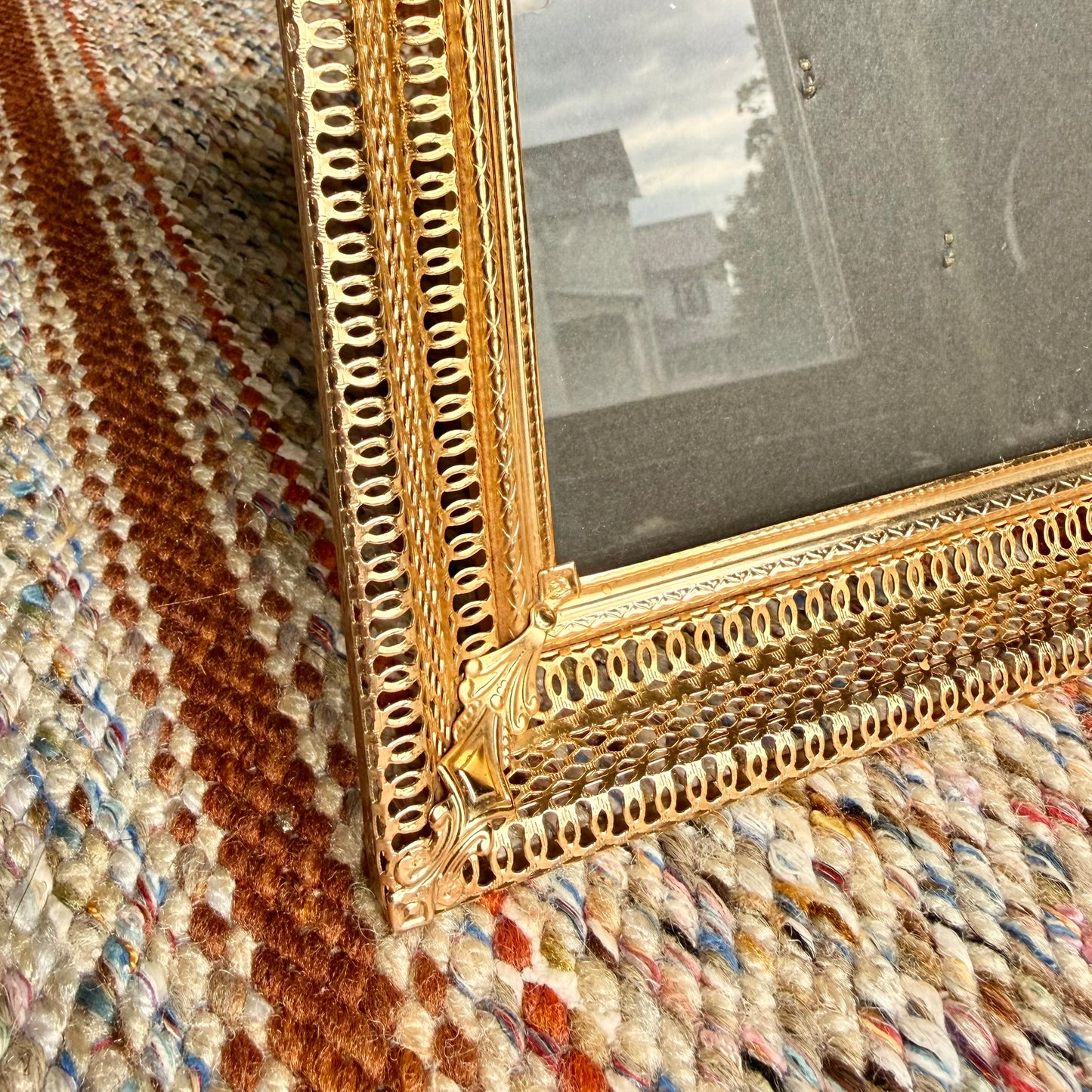 Vintage Hollywood Regency Mid-Century Modern Gold Metal Ornate Picture Frame