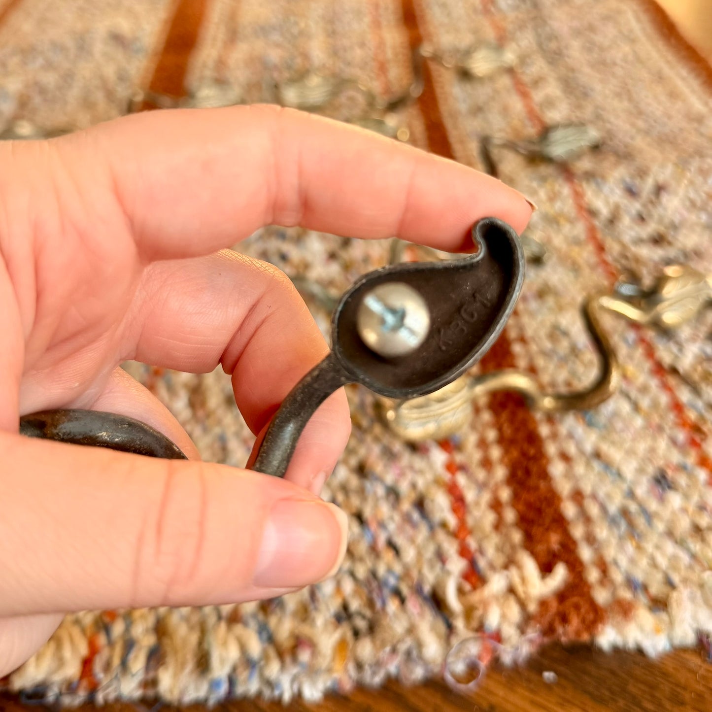 ONE Vintage Antique Brass Twisted Vine Leaf Drawer Pull