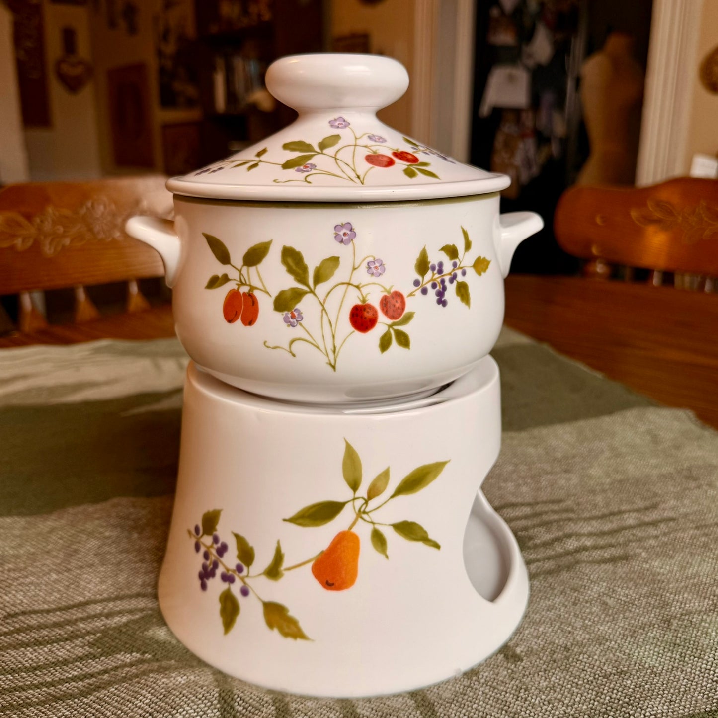 Noritake Progression Homecoming Fondue Pot, Berries n' Such Design