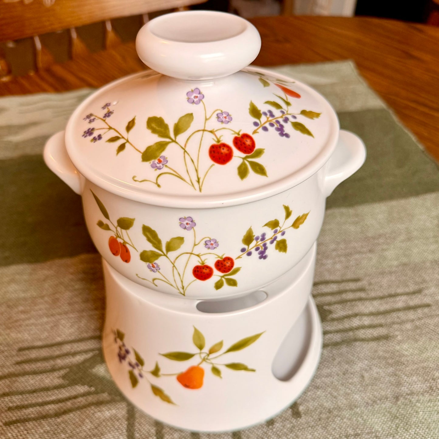 Noritake Progression Homecoming Fondue Pot, Berries n' Such Design