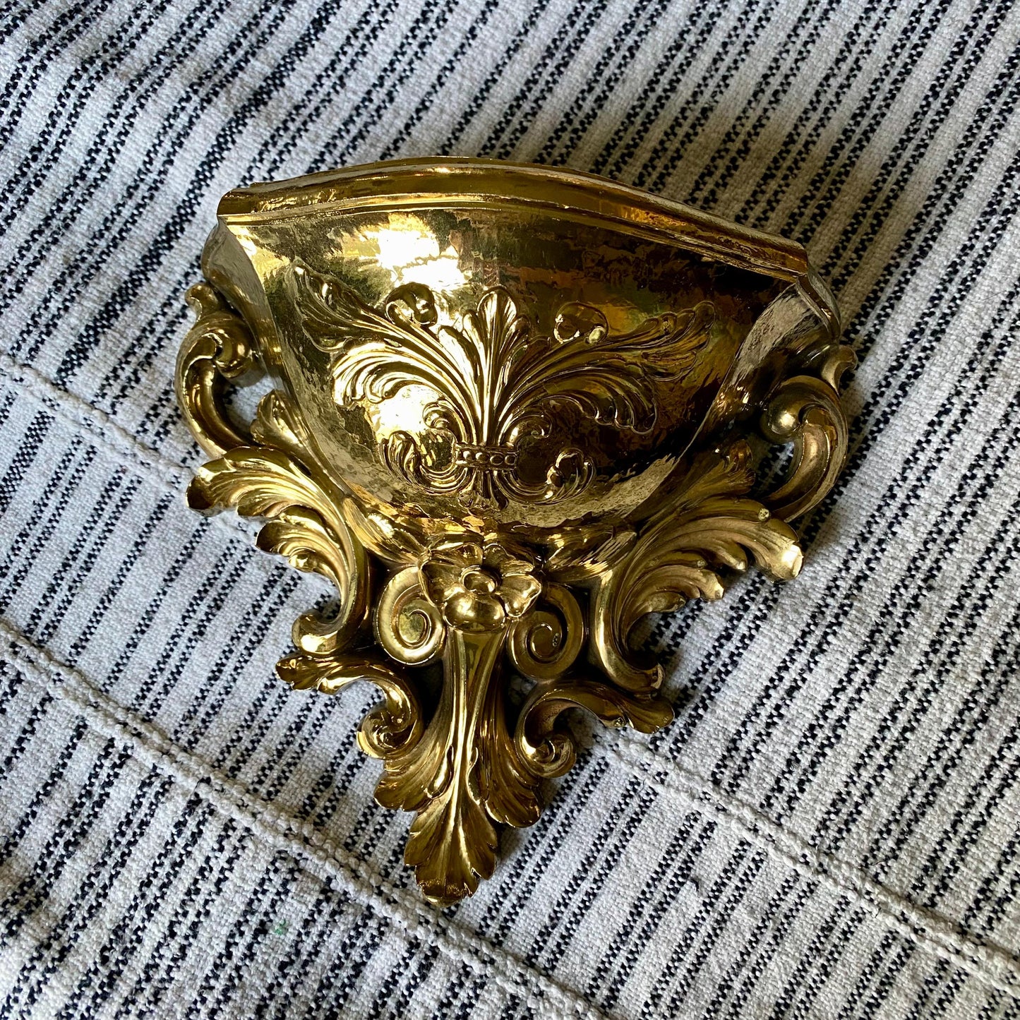 Vintage 1970's Ornate Acanthus Leaf Homco Golden Wall Pocket Planter